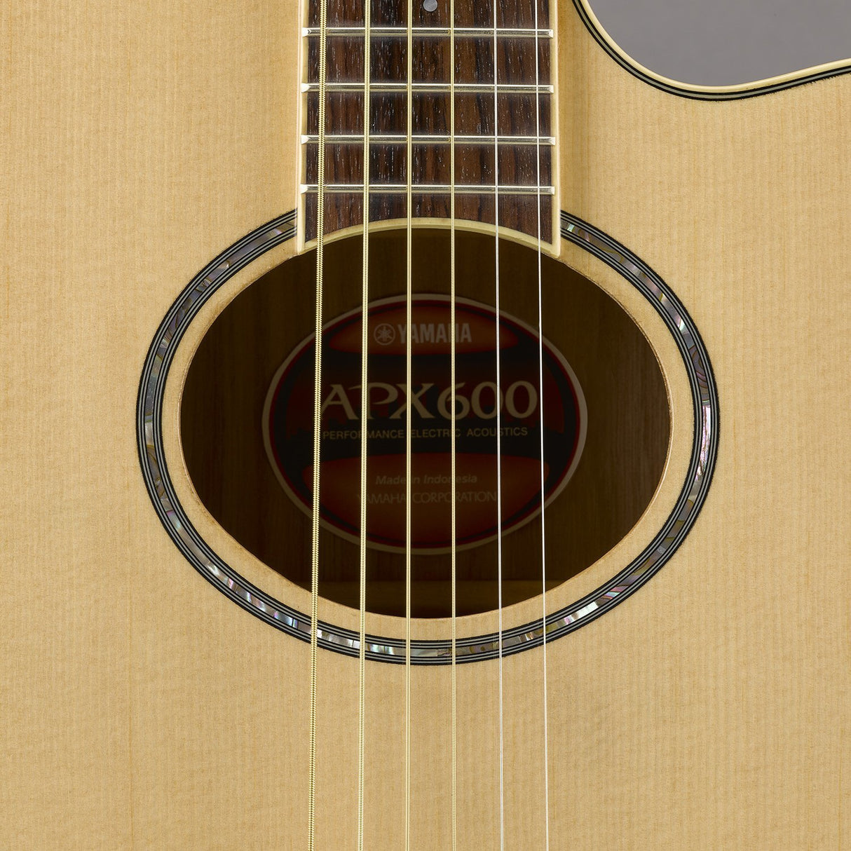 Yamaha APX600NA Thinline Acoustic-Electric Guitar (Natural)