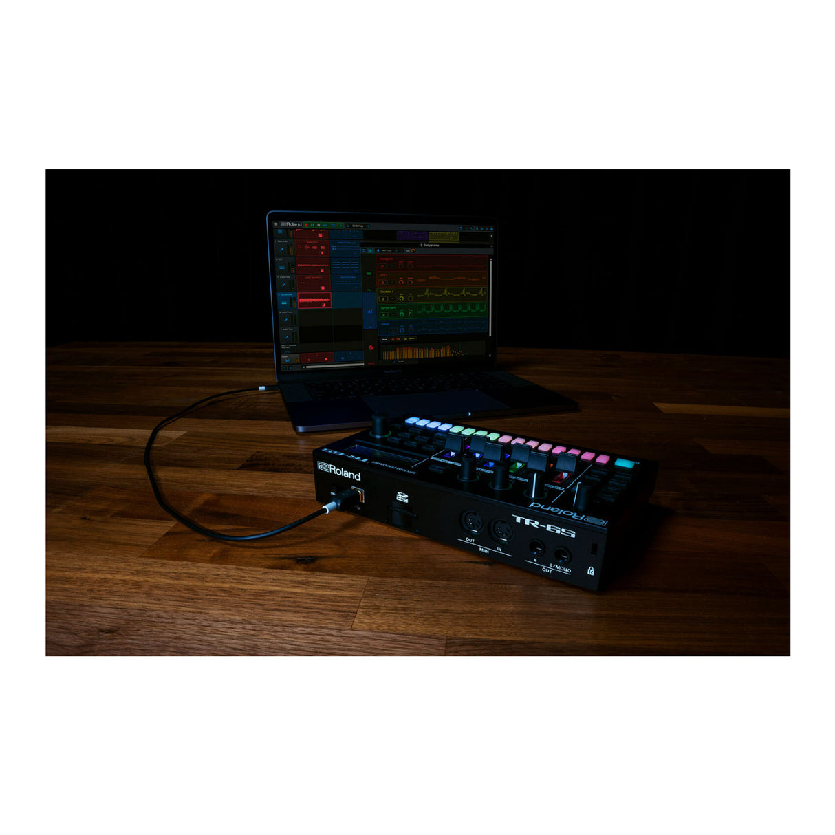 Roland Compact Battery-Powered Drum Machine with Editable FM Sound Engine