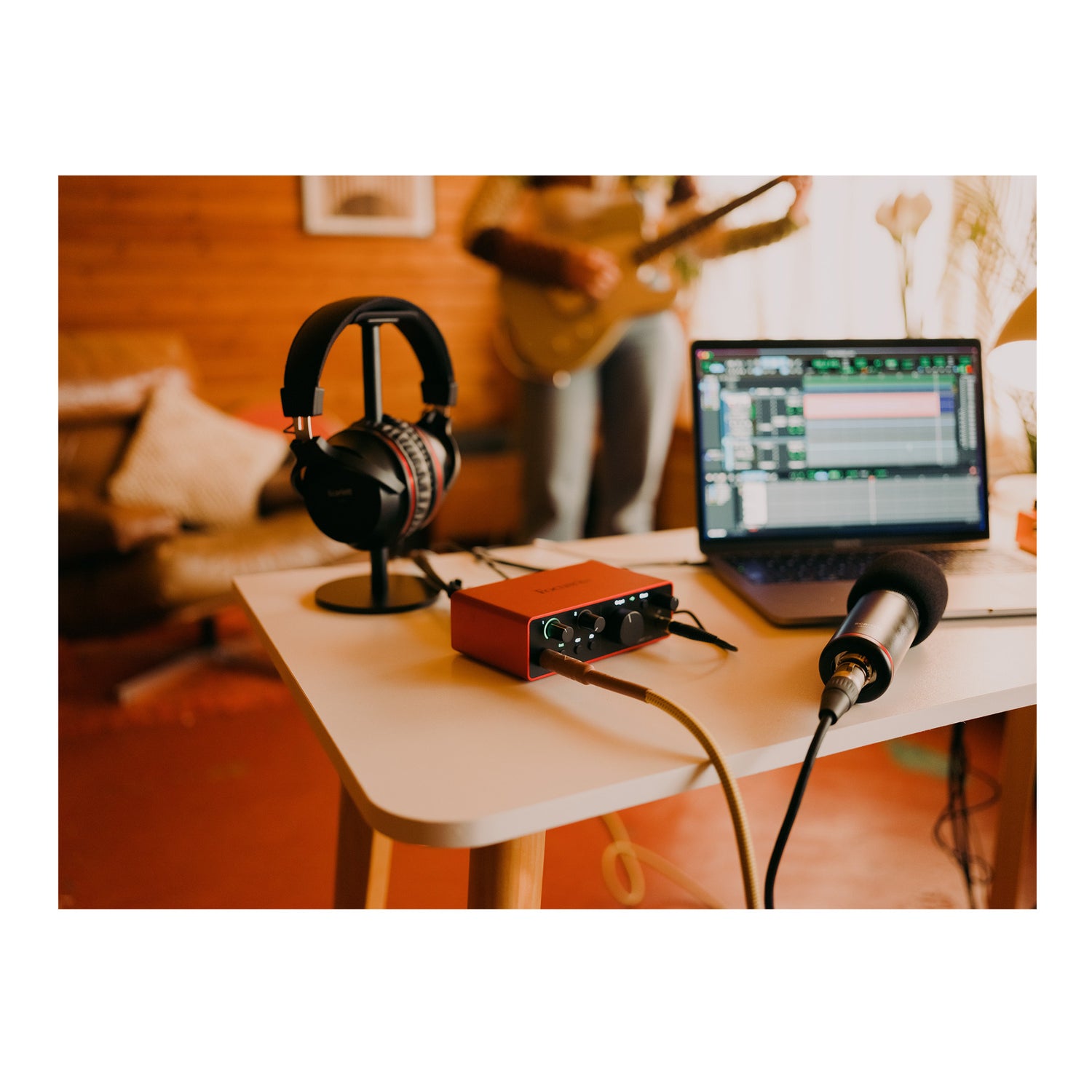 Focusrite Scarlett Solo 4th Gen USB Audio Interface with Scarlett Mic Pre