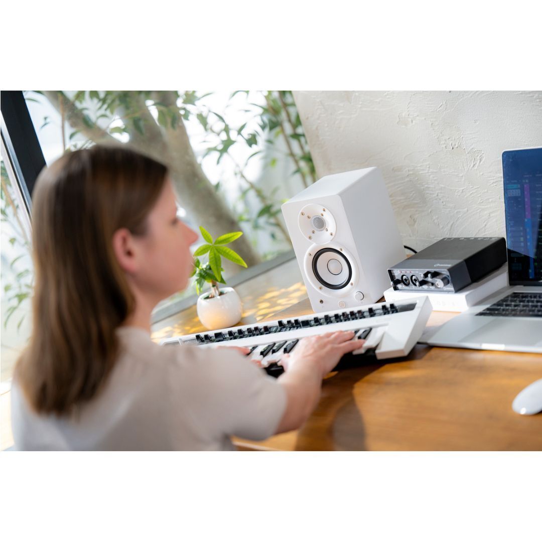 Yamaha 3.5-Inch Powered Studio Monitors - Pair, White