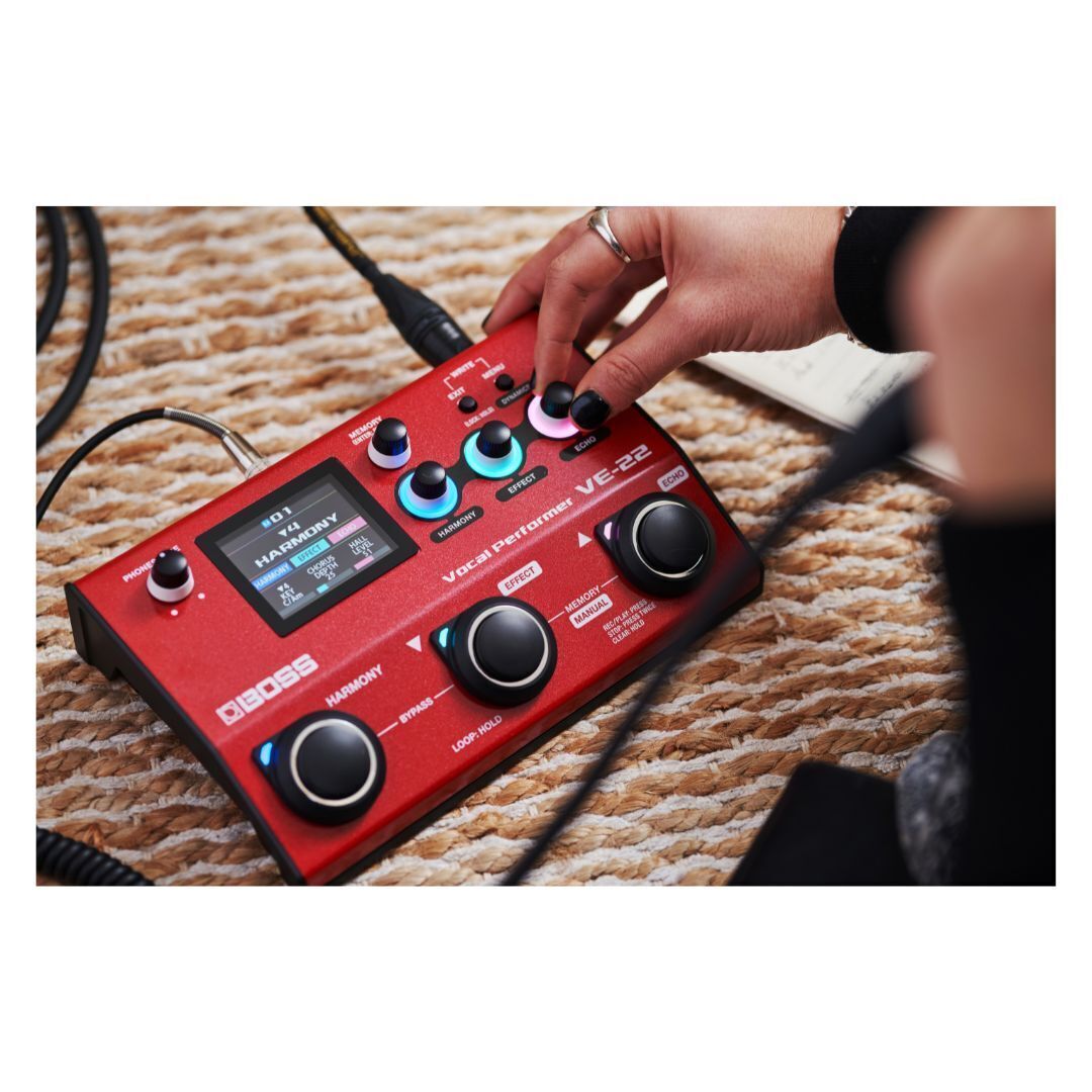 Boss VE-22 Vocal Performer Portable Multi-Effects Processor Bundle
