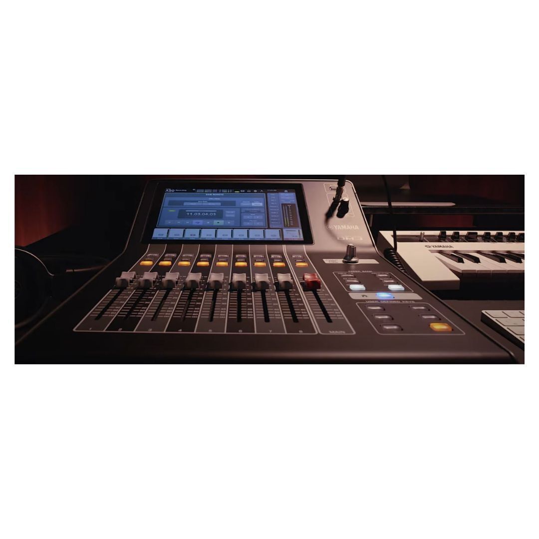 Yamaha DM3-D 22 Channel Ultracompact Digital Mixing Console With Dante