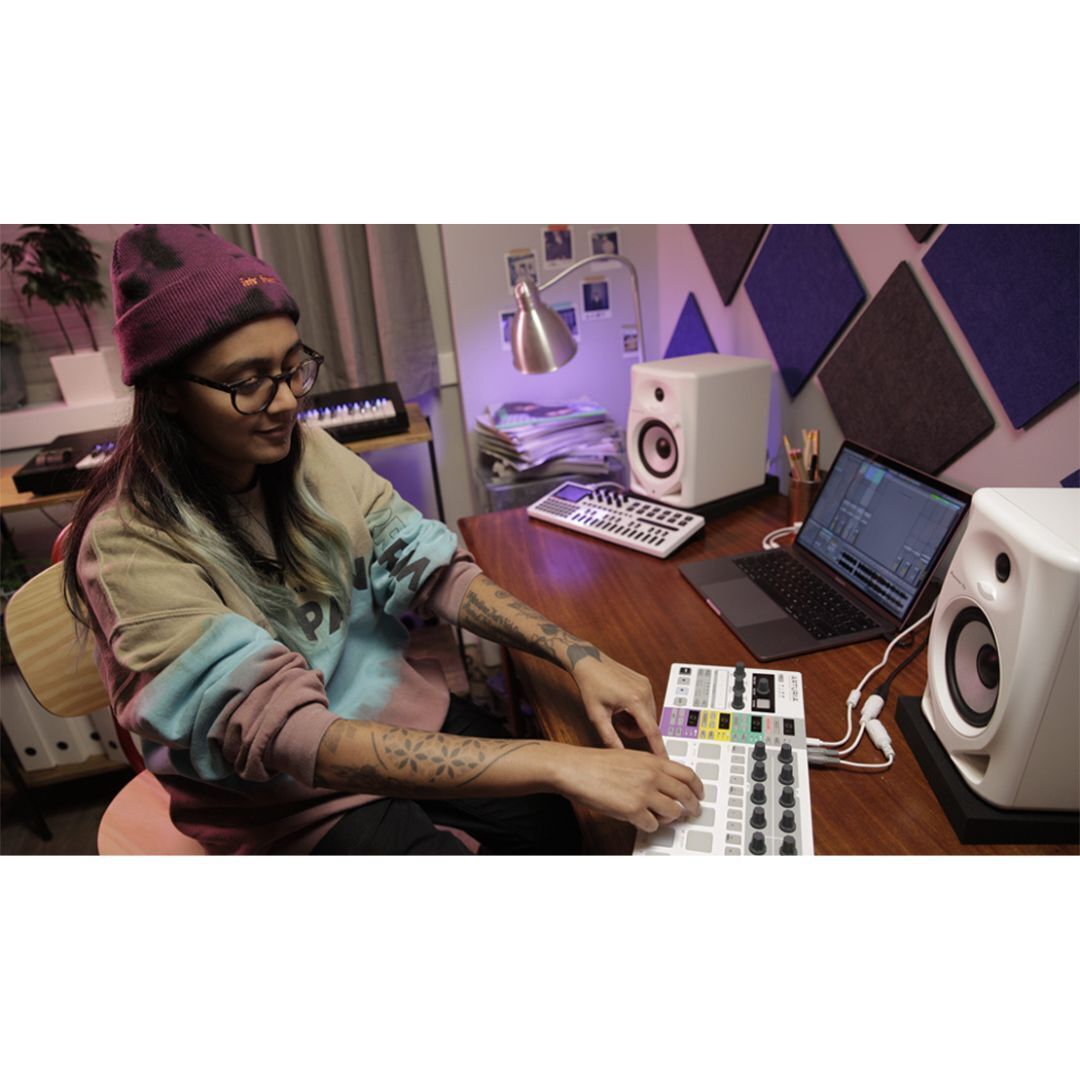 Pioneer DJ DM-50D 25W 5 in. Desktop Active Monitor Speakers (Pair, White)