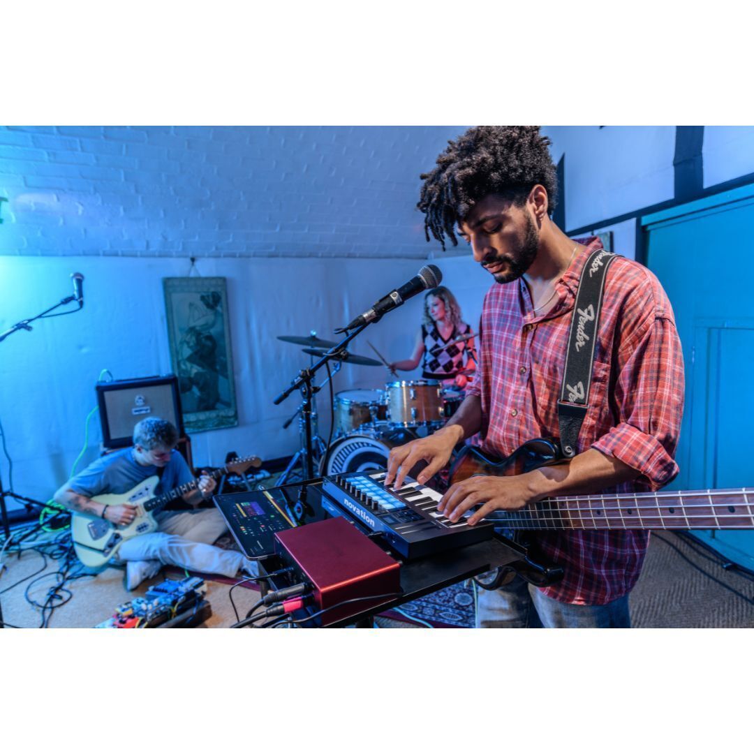 Novation Launchkey Mini MK4 25-Mini-Key MIDI Keyboard Controller