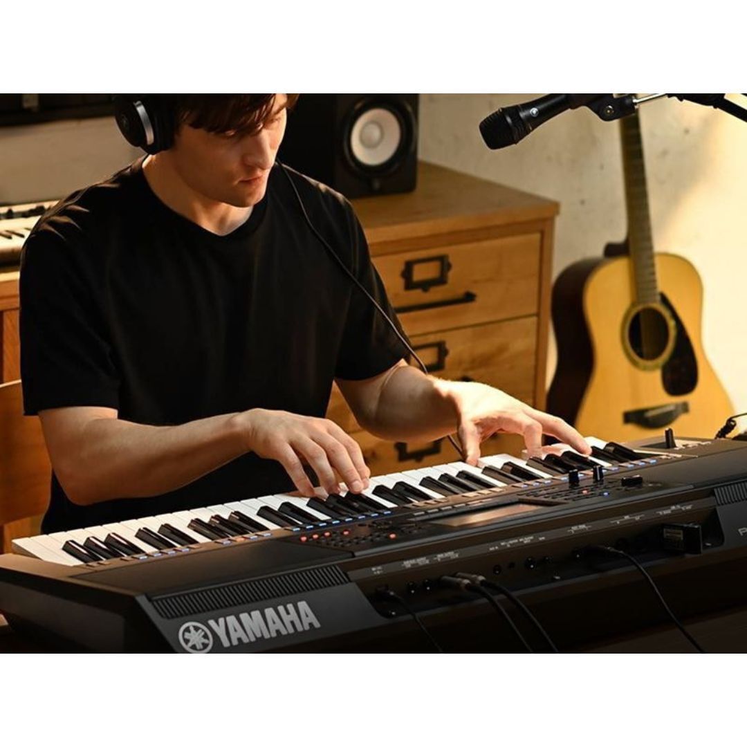 YAMAHA PSR-SX720 Arranger Workstation Keyboard, 61-Keys