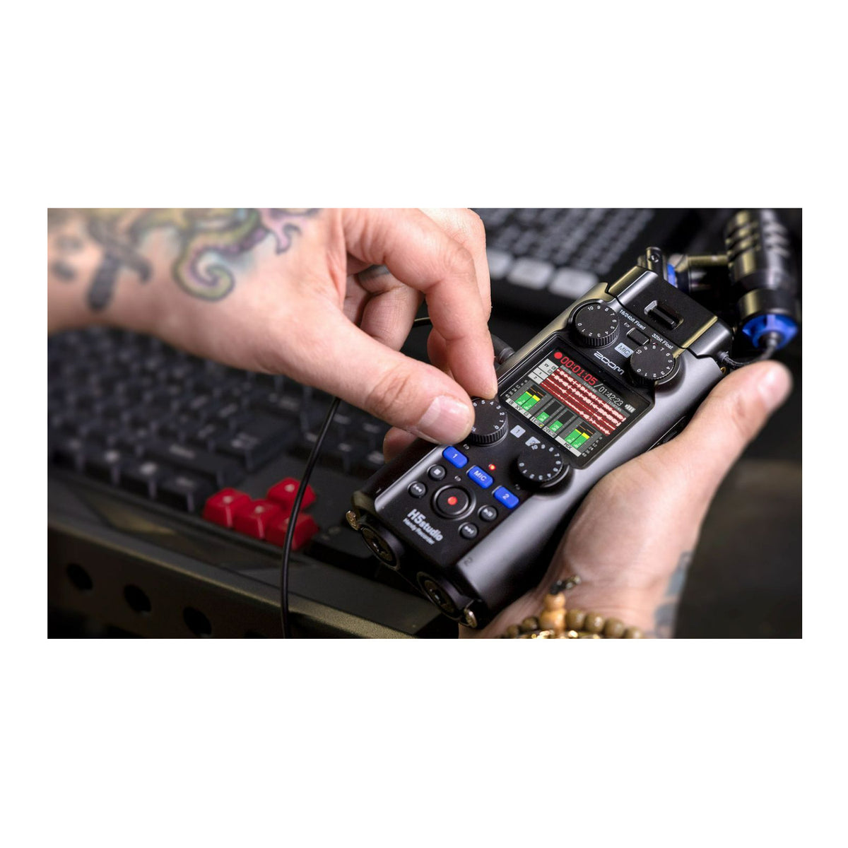 Zoom H5studio 6 Track Black Handy Recorder with 32 Bit Float Recording (Open Box)