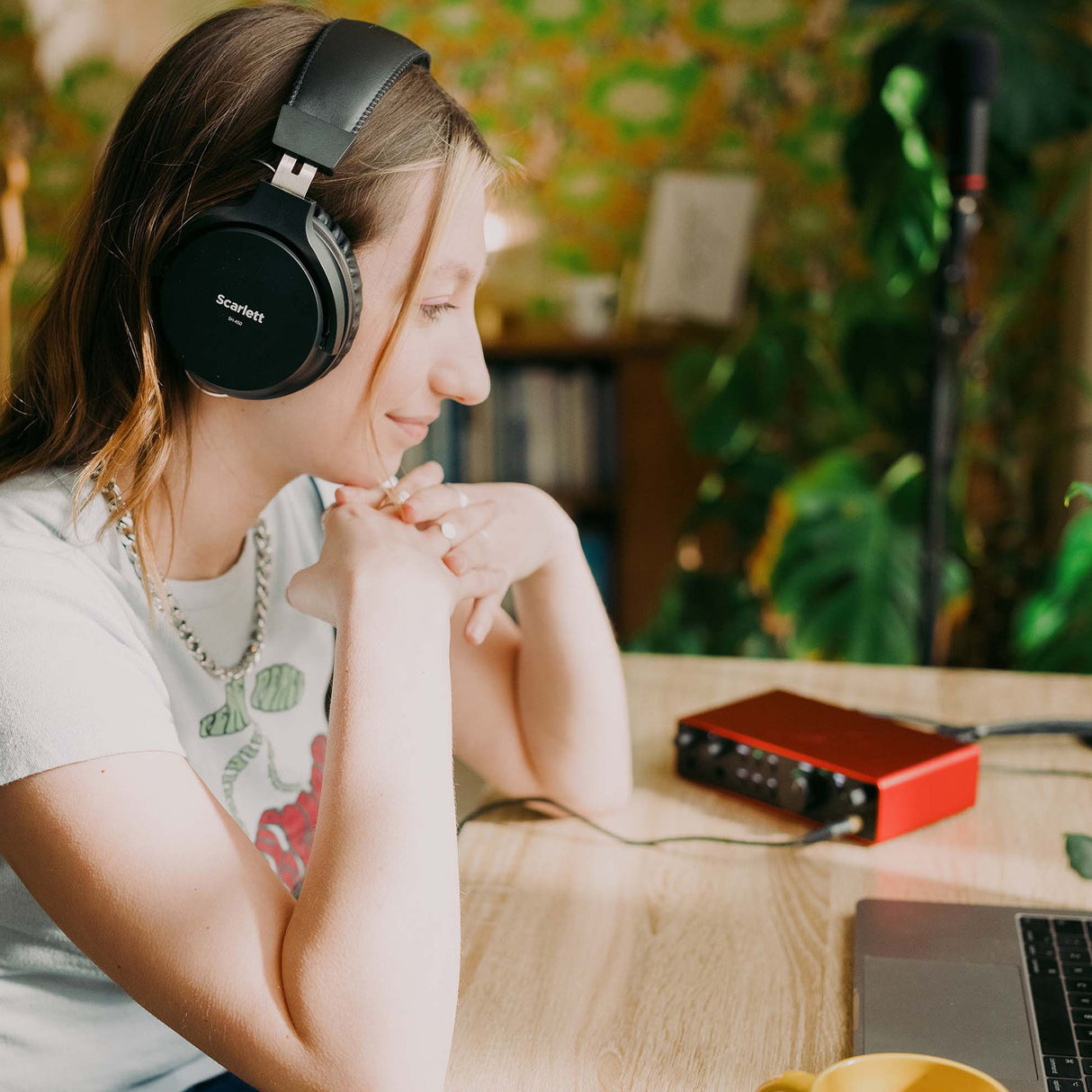 Focusrite Scarlett 4i4 4th Gen USB Audio Interface with Hi-Z Instrument