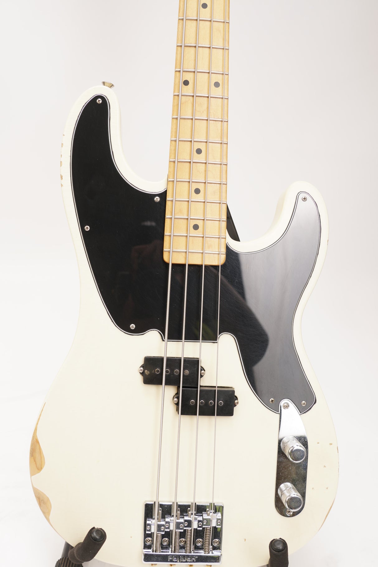Fender Mike Dirnt Road Worn 4-String Precision Bass (Right-Handed, White Blonde) (Used)