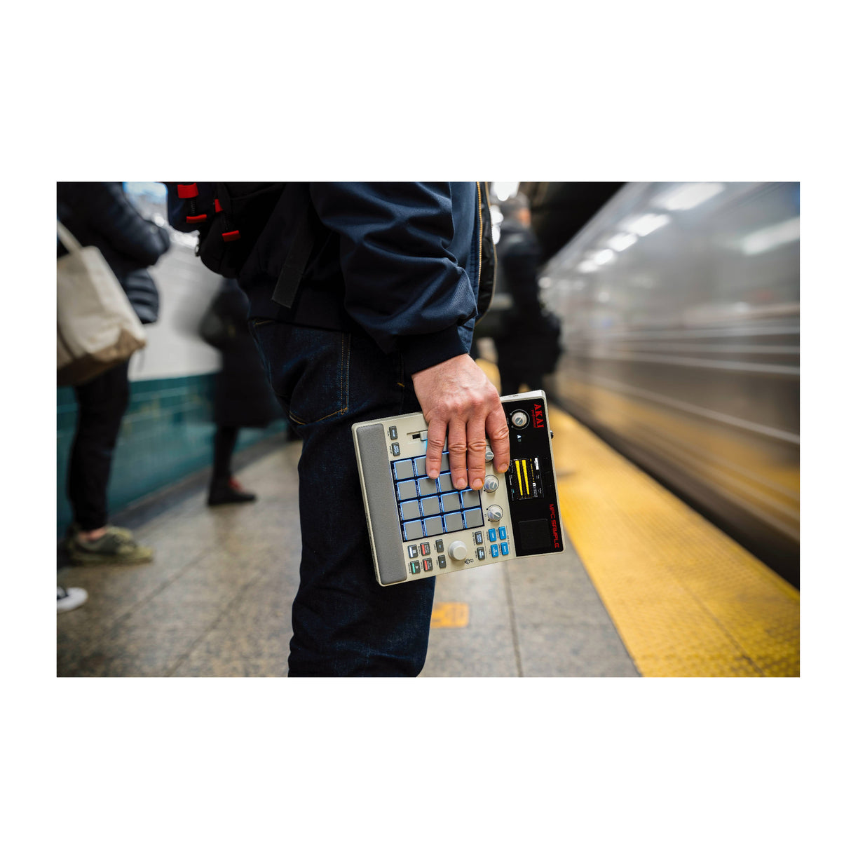 Akai Professional MPC Portable Sample Sequencer Effects Processor with Built-In Mic & Speaker
