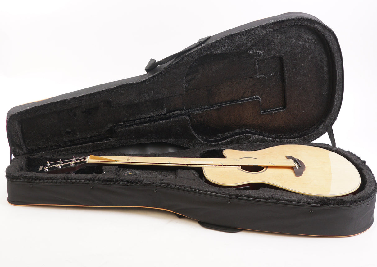 Yamaha APX600NA Thinline Acoustic-Electric Guitar (Natural) Bundle with Case (Used)