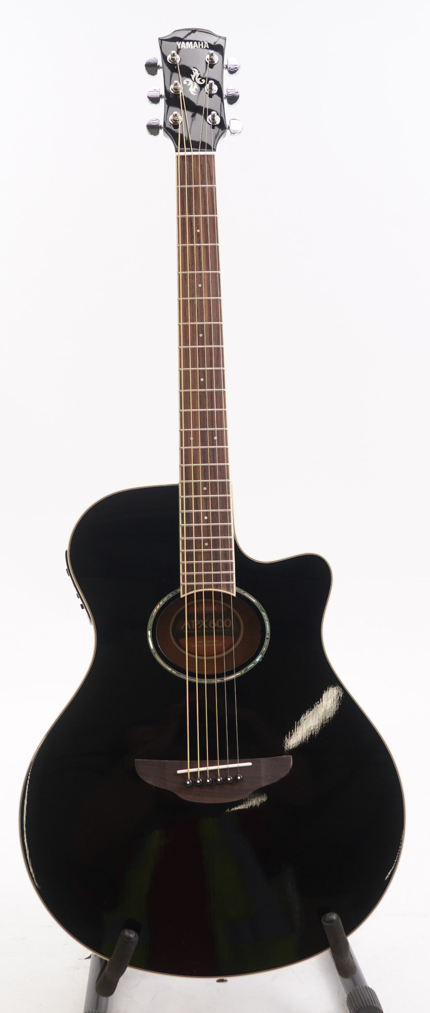 Yamaha APX600BL Thinline Acoustic-Electric Guitar (Black) Bundle with Gig Bag (Used)