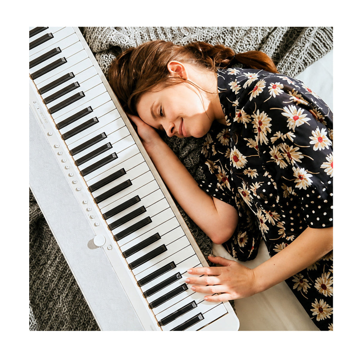 Casio Casiotone CT-S1 White 61-Key Keyboard Bundle with Stand, Bench, Sustain Pedal, and Headphones