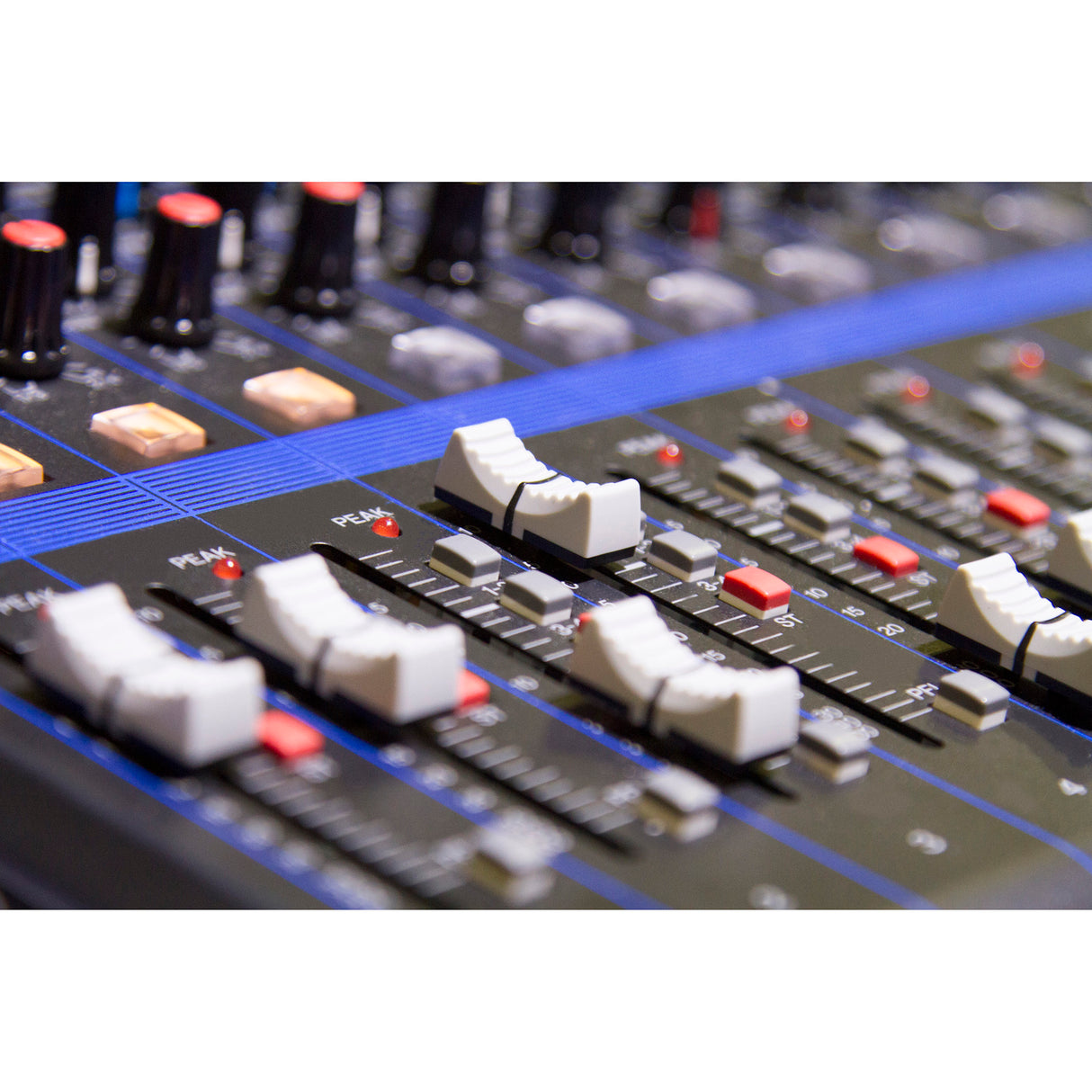 Yamaha MG12XU 12-Input 4-Bus Mixer with Effects