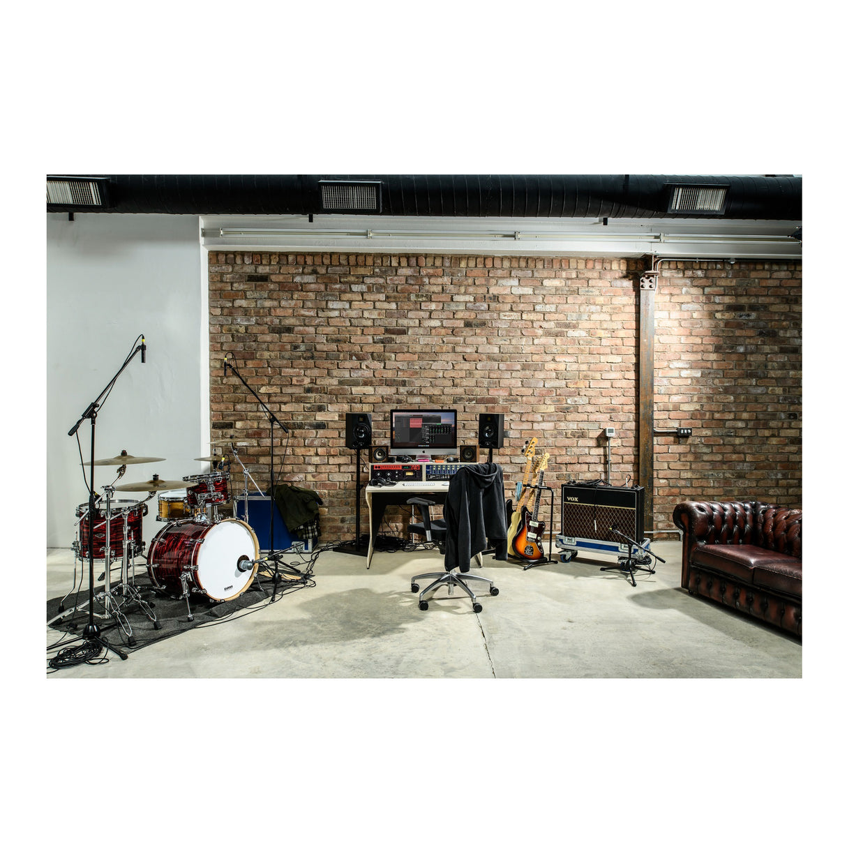 Focusrite Clarett Plus 8Pre 18-Inch and 20-Out Audio Interface Bundle