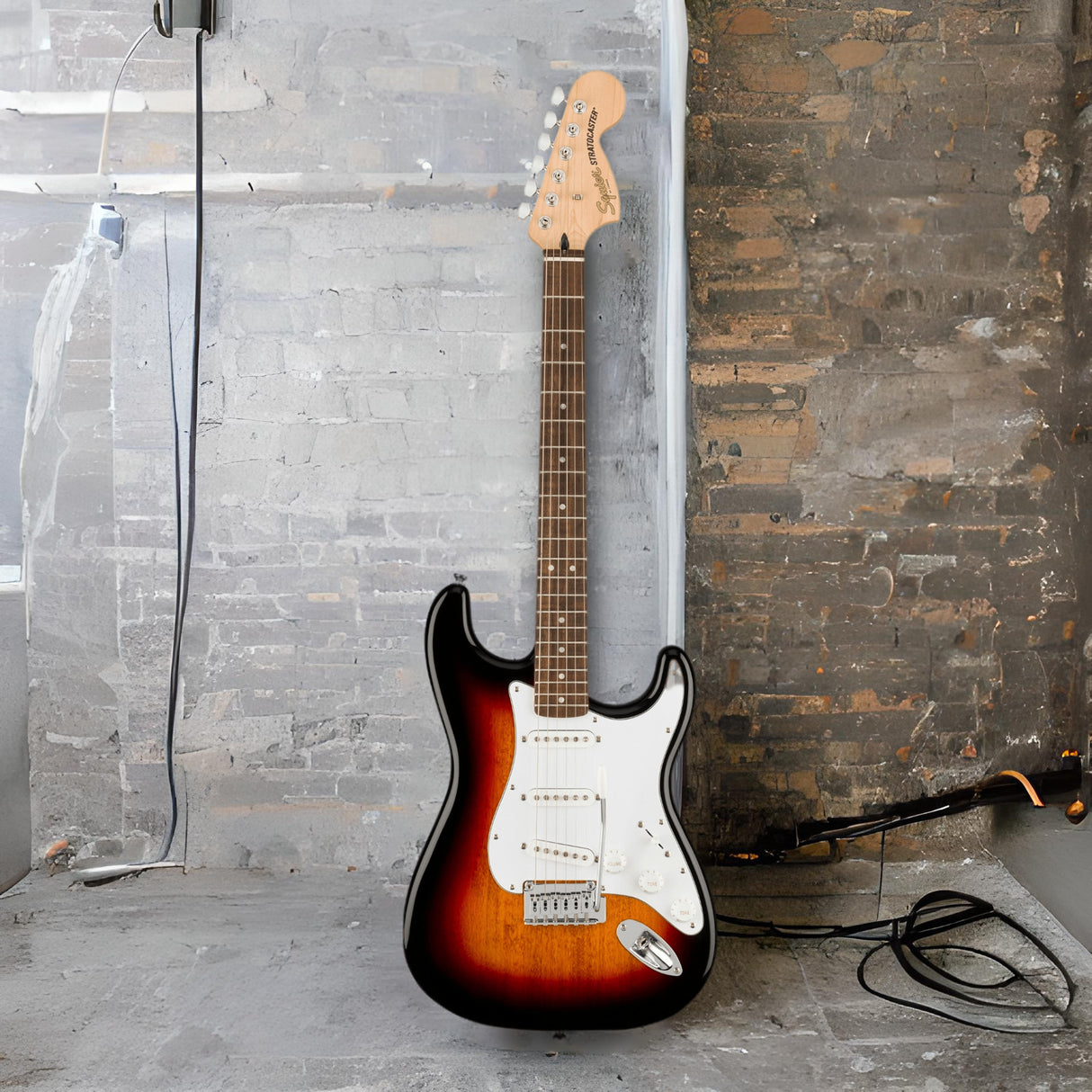 Squier Affinity Series Stratocaster Electric Guitar (Laurel, 3-Color Sunburst)