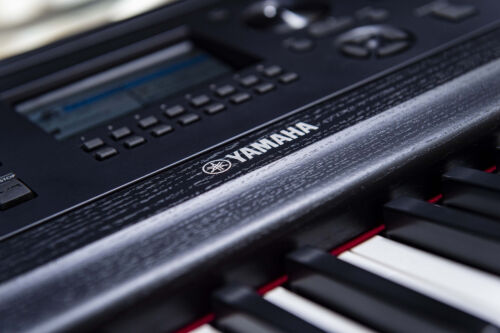 Yamaha DGX670 88-Key Portable Grand Piano (Black)