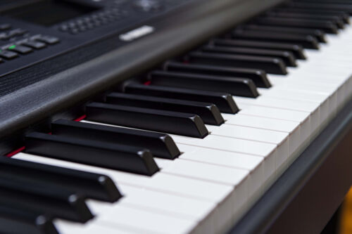 Yamaha DGX670 88-Key Portable Grand Piano (Black)