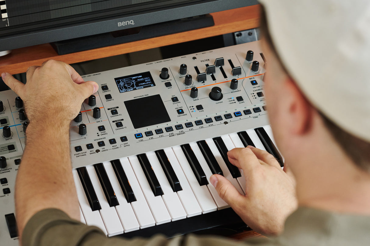Roland GAIA 2 Synthesizer