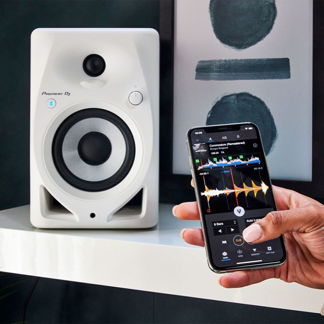 Pioneer DJ DM-40D 20W 4 in Desktop Active Monitor Speakers and Bluetooth (White)