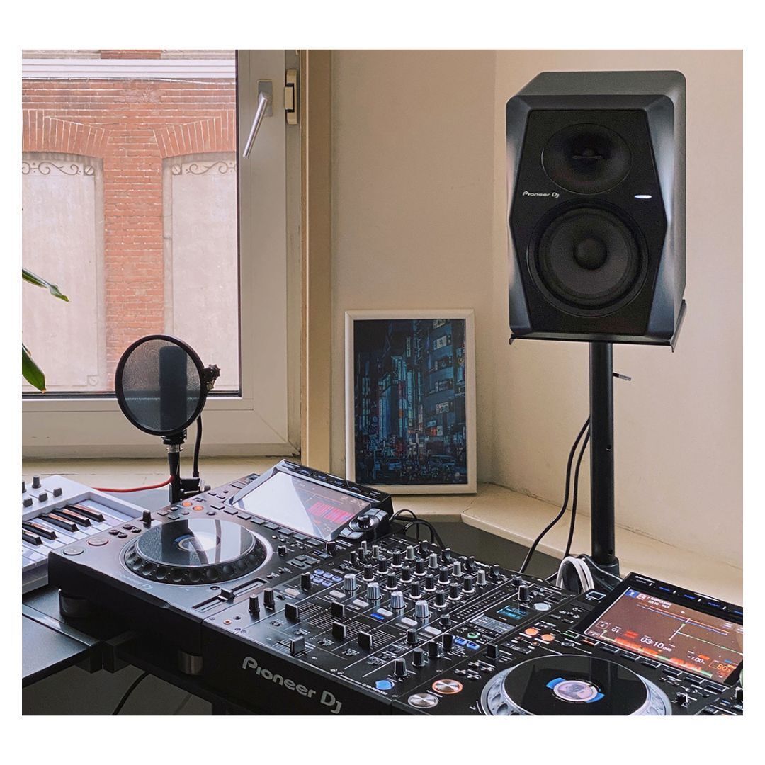 Pioneer DJ VM-70 100W 6.5 in. Powered Studio Monitor