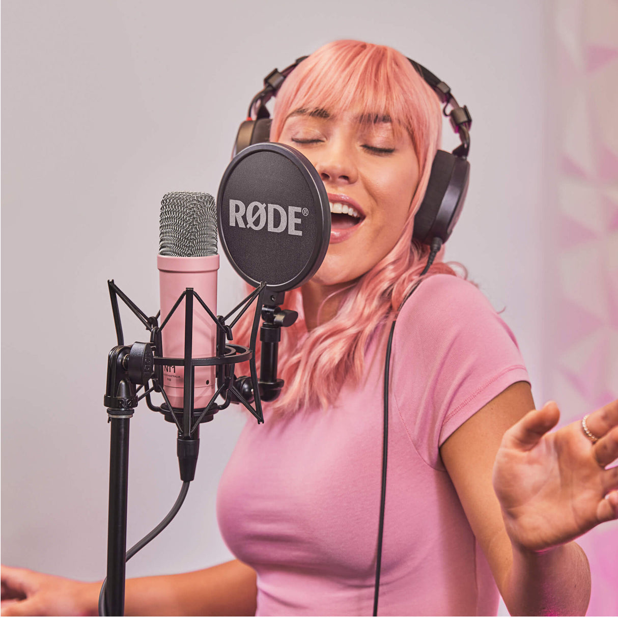 Rode NT1 Signature Series Studio Condenser Microphone (Pink)