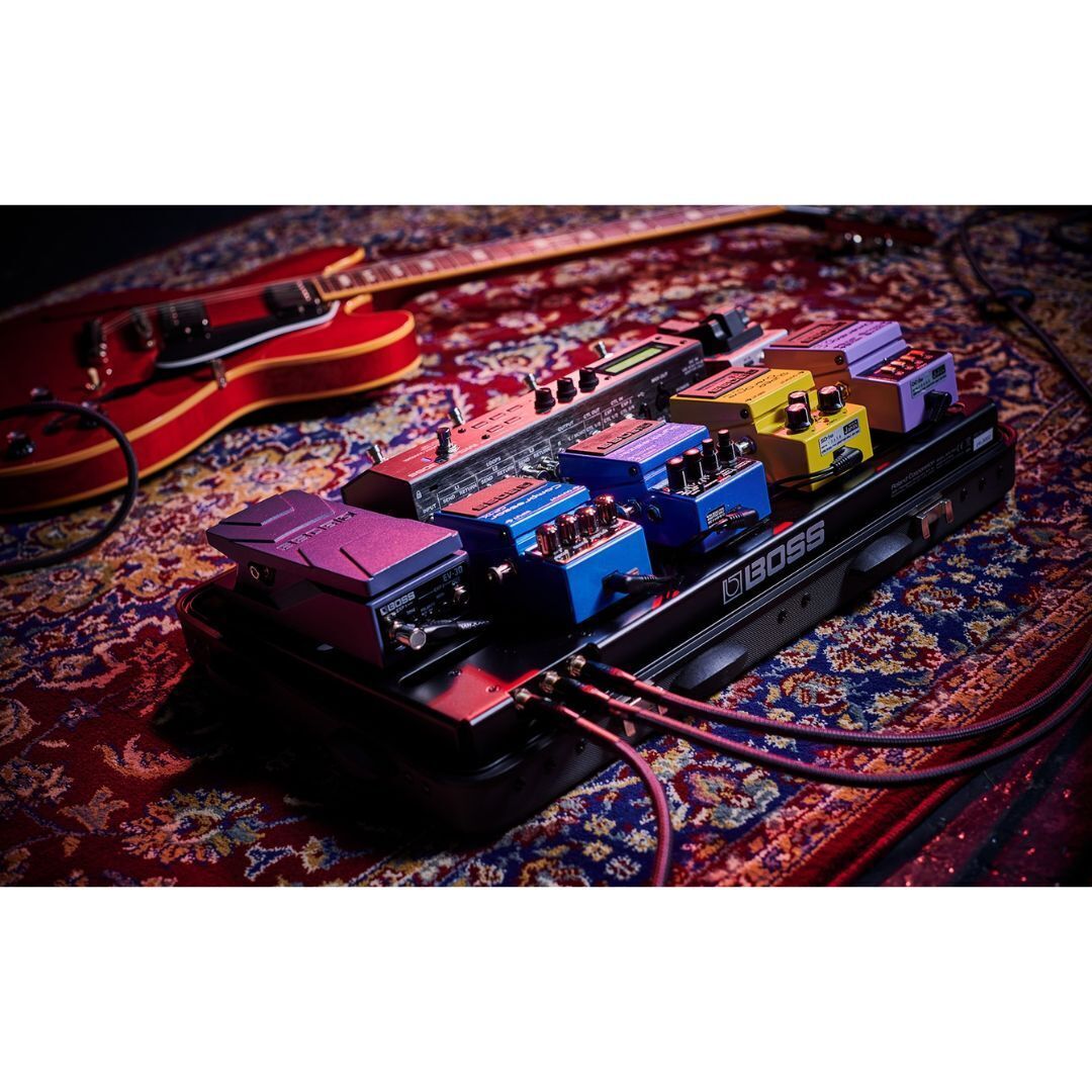 BOSS BCB-1000 Heavy Duty Suitcase-Style Guitar Effects Pedal Board (BCB-1000X)