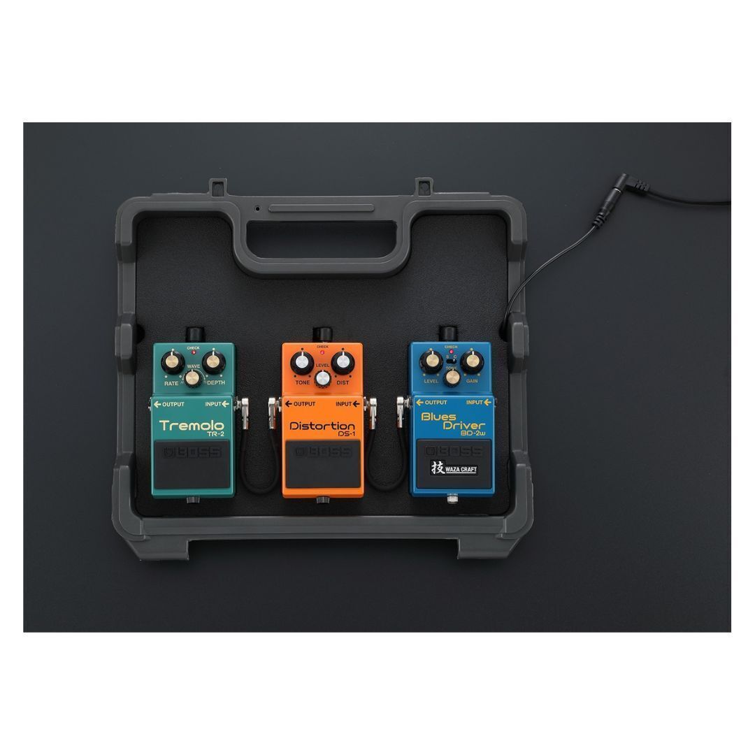 BOSS BCB-30X Ultra-Portable Effects Board and Case for Guitar Pedals