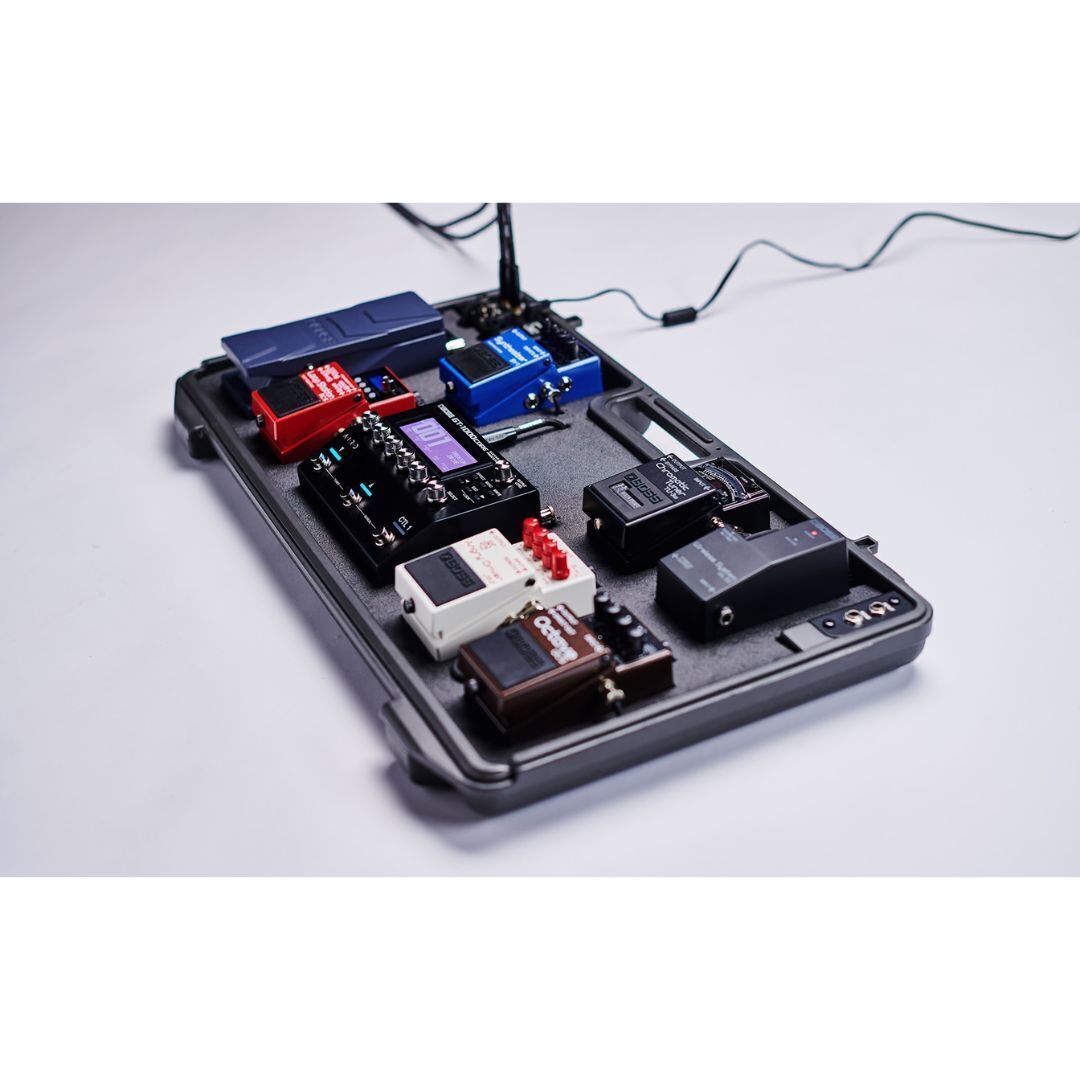 BOSS (BCB-90X) Large Guitar Effects Board, Heavy-Duty Case, Fits Ten Pedals