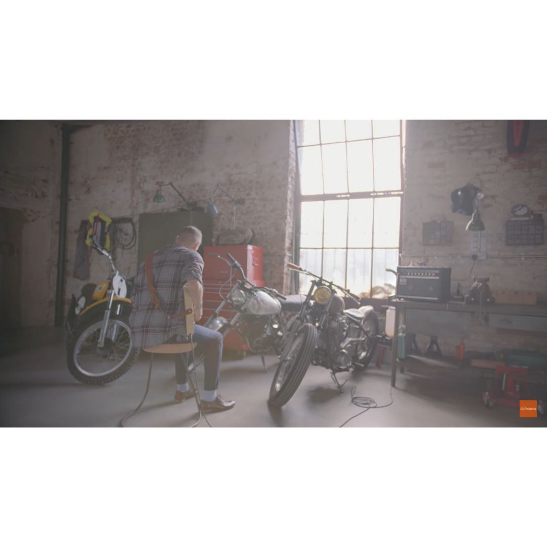 Roland JC-22 Jazz Chorus 40-Watt Guitar Amplifier with Two 6.5-Inch Speakers