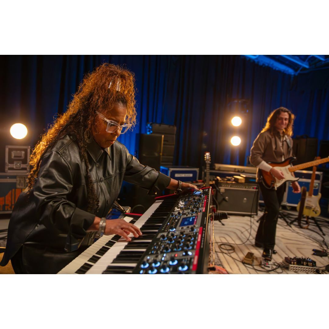 Roland V-Stage76 Stage Keyboard 76-Note Waterfall Action Synthesizer