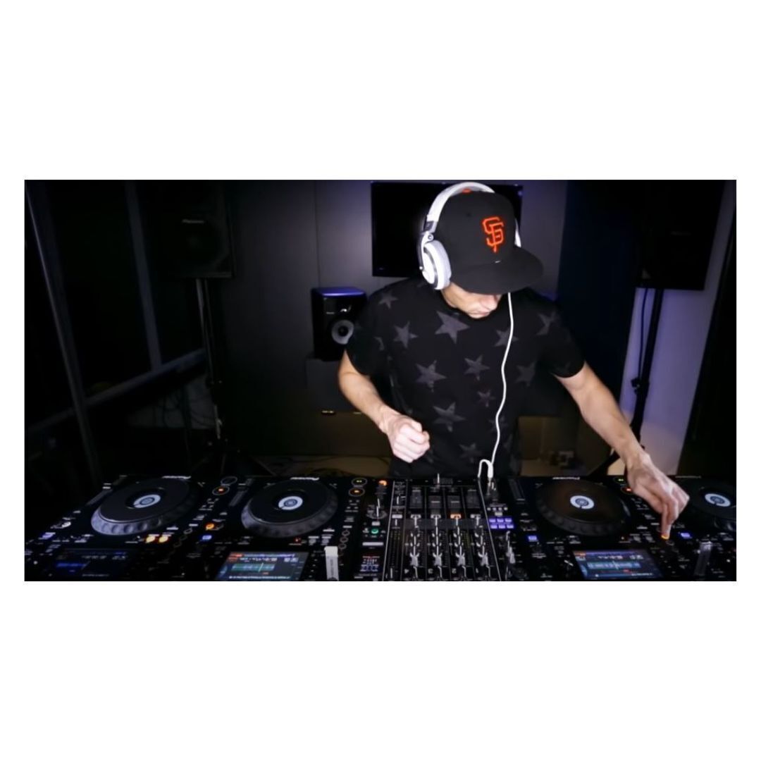 Pioneer DJ CDJ 900NXS Performance DJ Black Multi Player 2 Pack Bundle