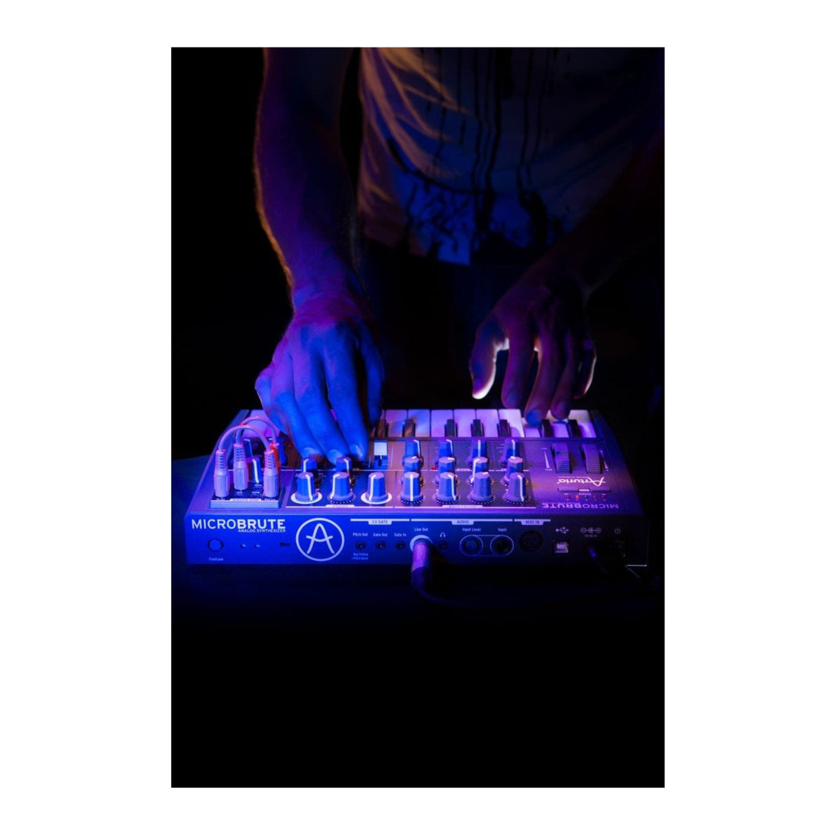 Arturia MicroBrute UFO Analog Synthesizer with USB MIDI and Mini-Keyboard