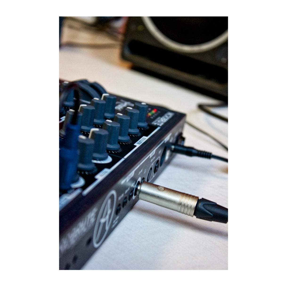 Arturia MicroBrute UFO Analog Synthesizer with USB MIDI and Mini-Keyboard
