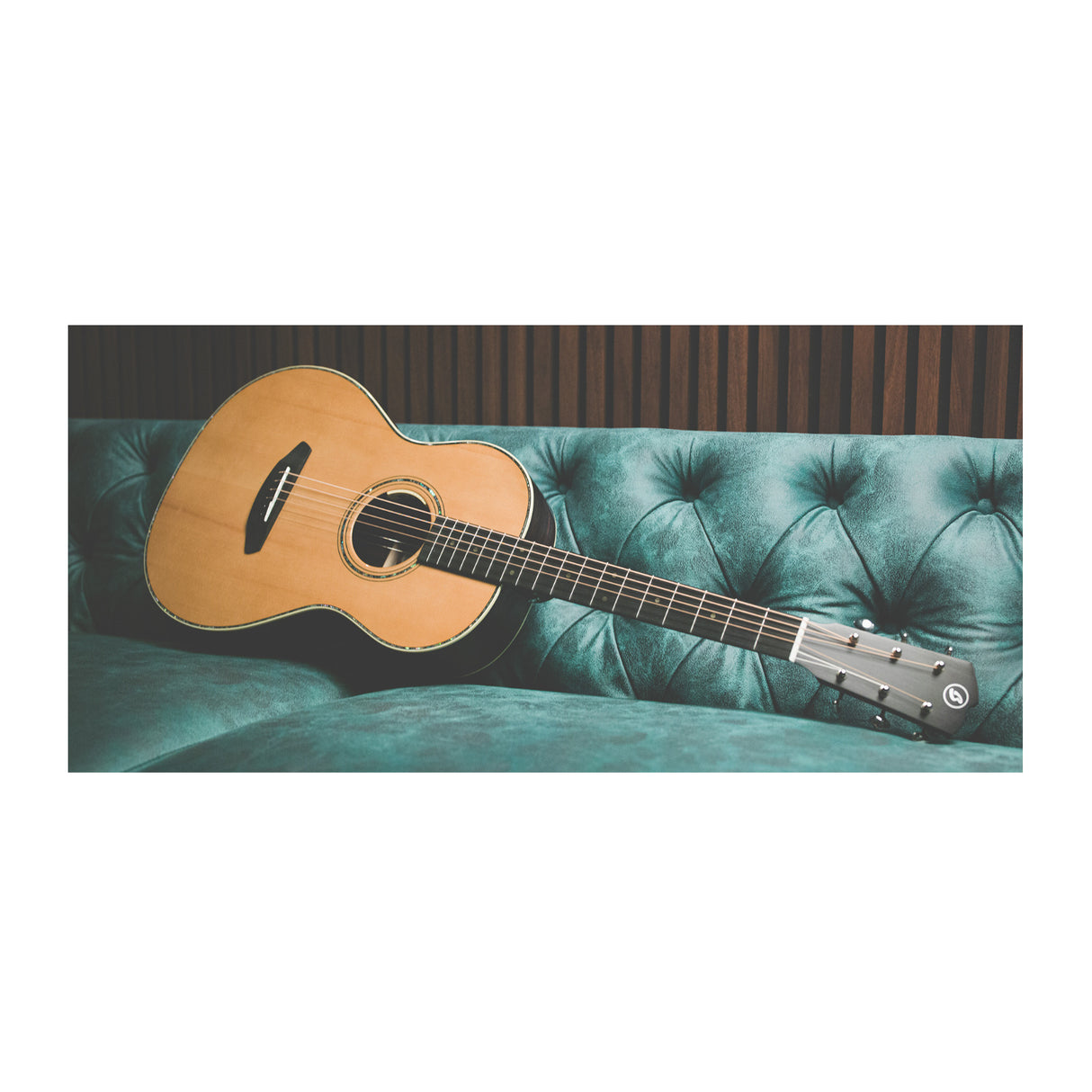Breedlove Artisan Spruce Parlor Acoustic-Electric Guitar (Vintage Toner)