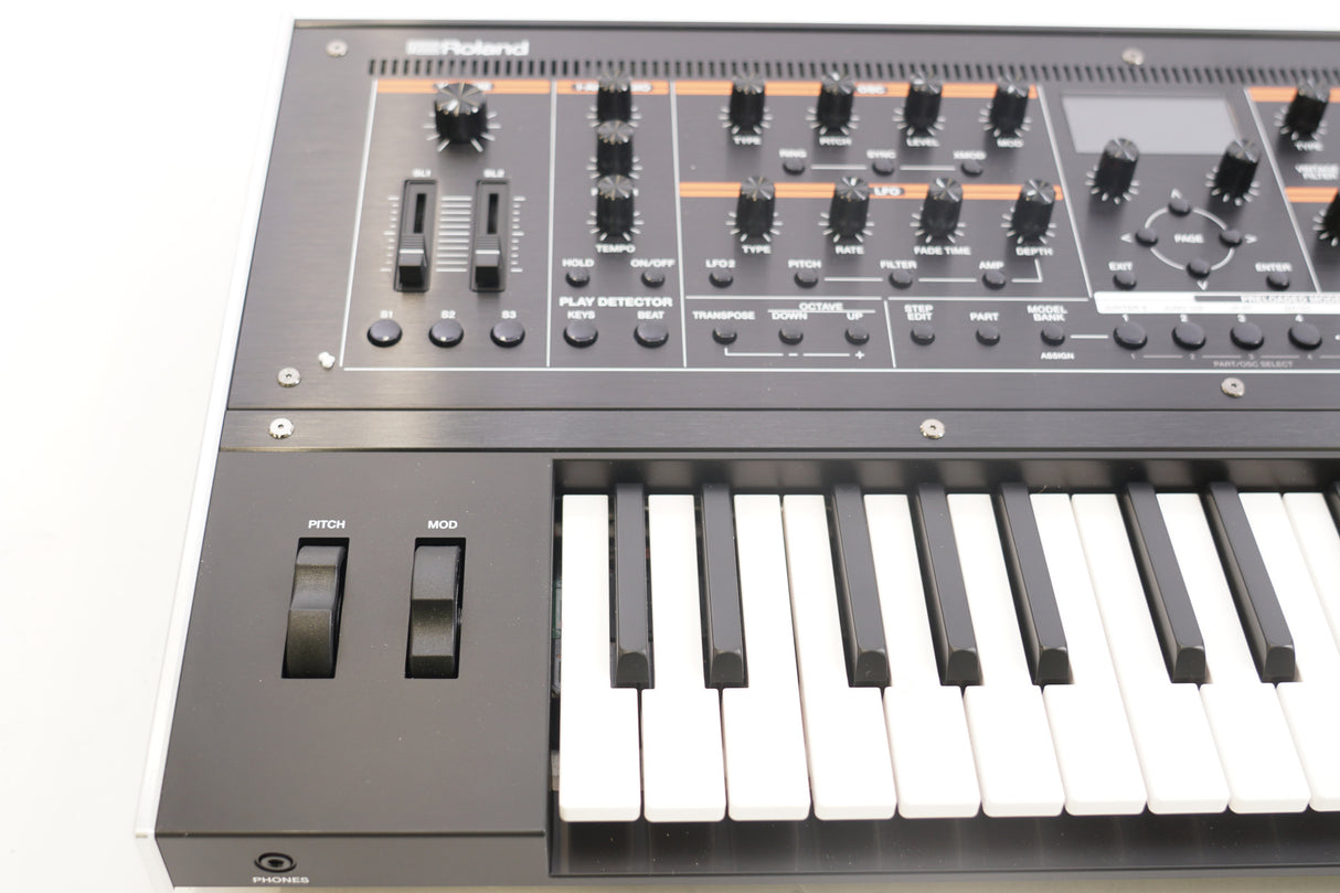 Roland JUPITER-XM 37-Note Slim Keyboard Synthesizer with Bluetooth MIDI (Used)