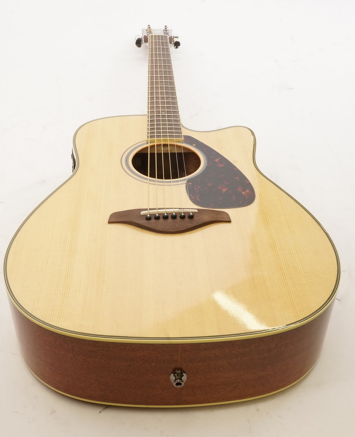 Yamaha FGX820C Folk 6-String Electric-Acoustic Guitar (Right-Hand, Natural) (Used)