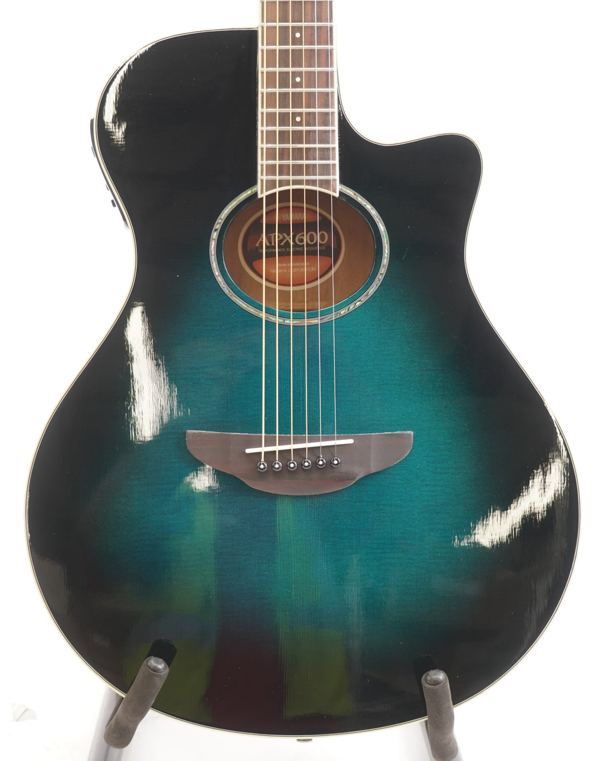 Yamaha APX600OBB Thinline Acoustic-Electric Guitar (Blue Burst) Bundle with Case (Used)