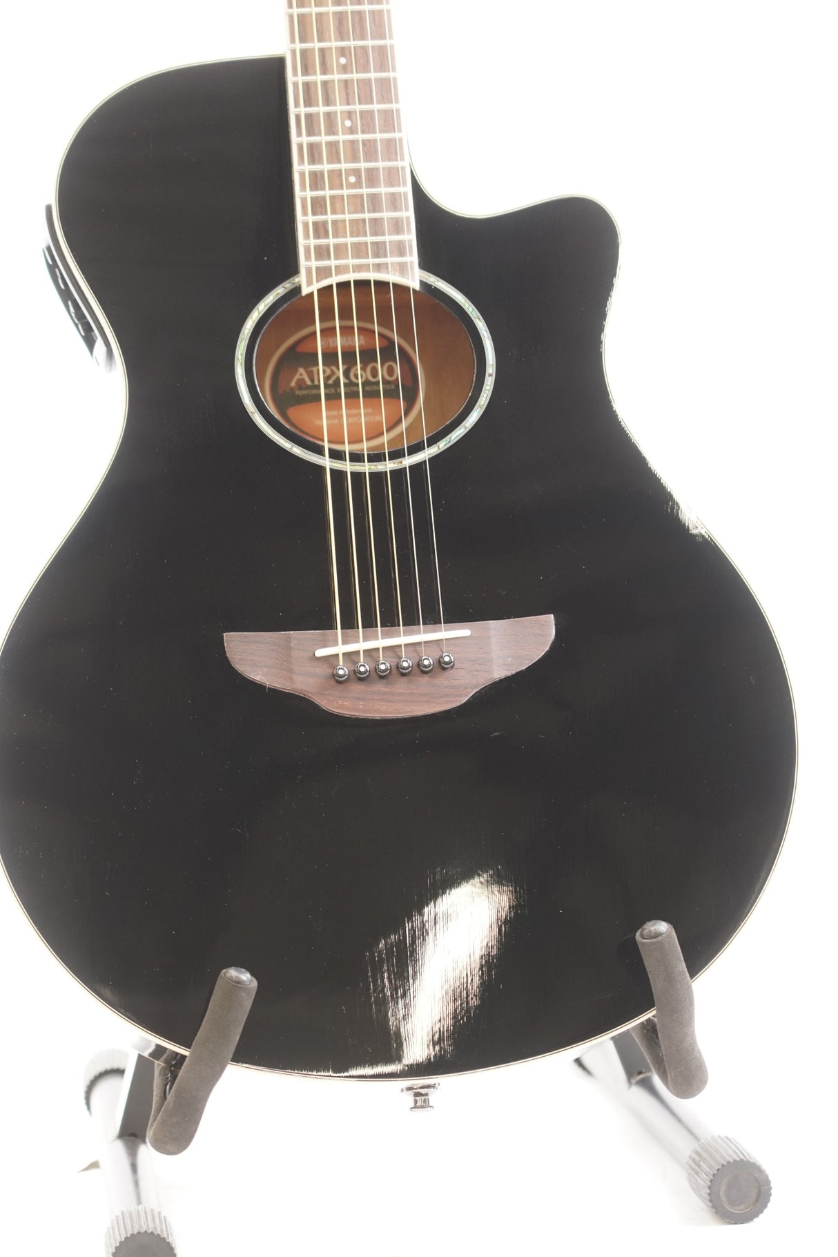 Yamaha APX600BL Thinline Acoustic-Electric Guitar (Black) Bundle with Gig Bag (Used)