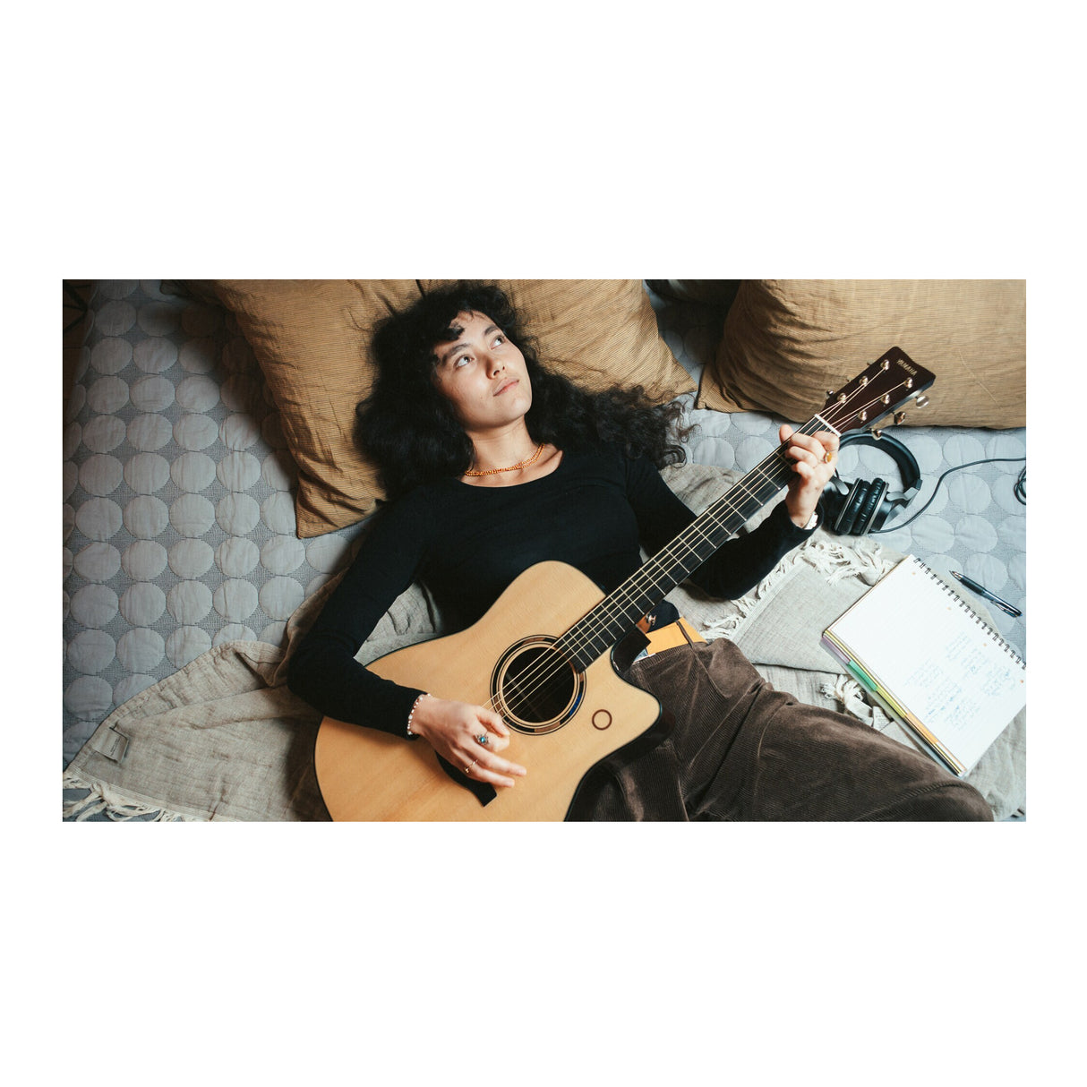 Yamaha TAS3 C Concert Cutaway TransAcoustic Guitar with Built-in Looper and Bluetooth (Natural)
