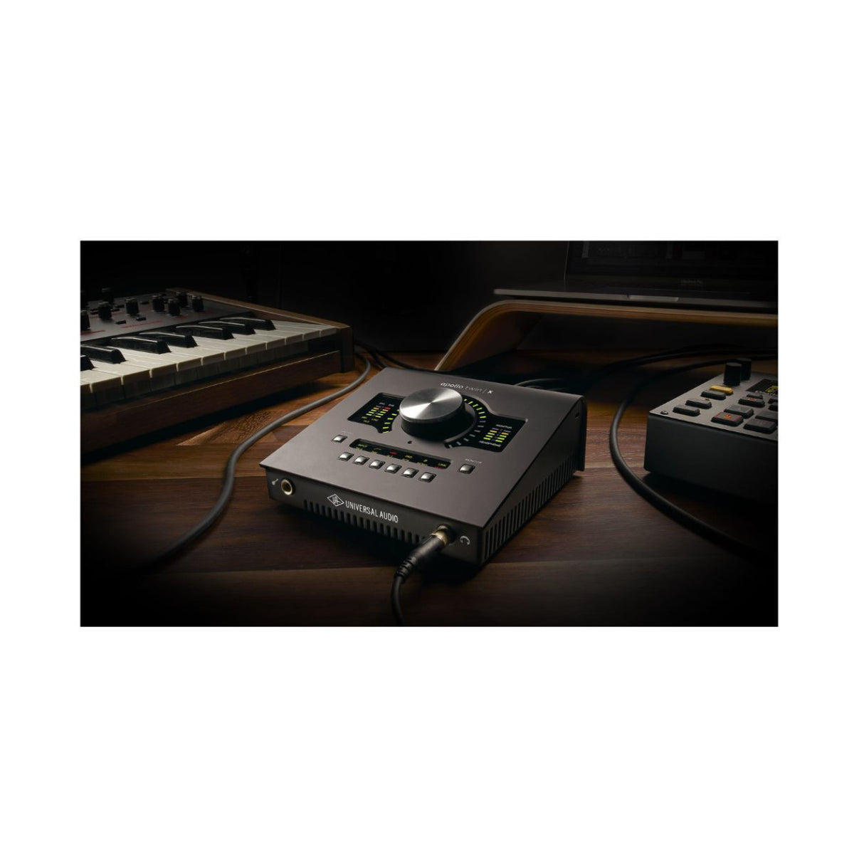 Universal Audio Apollo TwinX Quad Heritage Edition Recording Interface Bundle with Cover